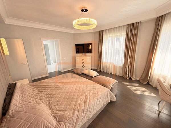 Дом, 380 кв.м., , объект № 4956