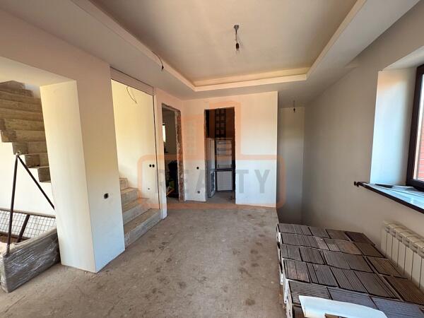 Дом с участком, 405 кв.м., , объект № 4770