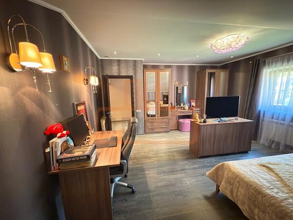 Дом с участком, 405 кв.м., , объект № 4770