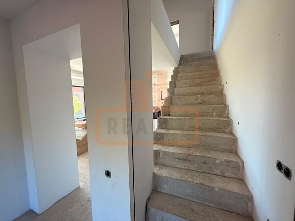 Дом с участком, 405 кв.м., , объект № 4770