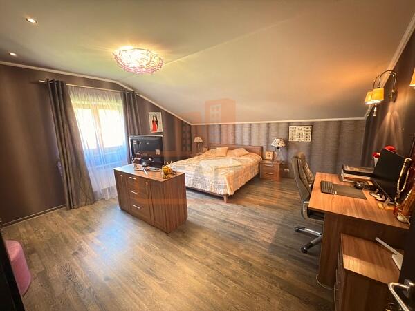 Дом с участком, 405 кв.м., , объект № 4770