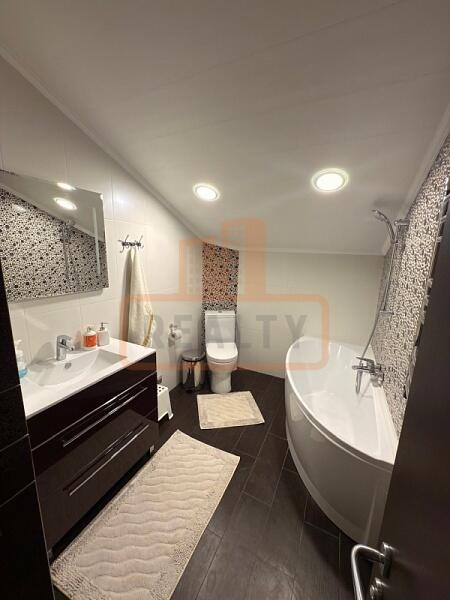 Дом с участком, 405 кв.м., , объект № 4770