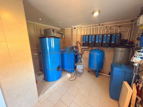 Дом с участком, 405 кв.м., , объект № 4770