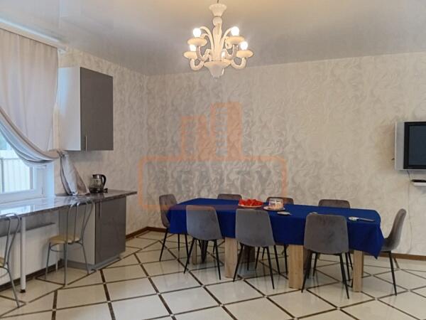Дом с участком, 270 кв.м., , объект № 4567