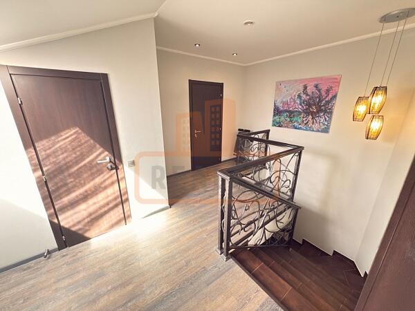 Дом с участком, 405 кв.м., , объект № 4770