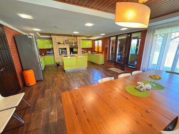 Дом с участком, 405 кв.м., , объект № 4770