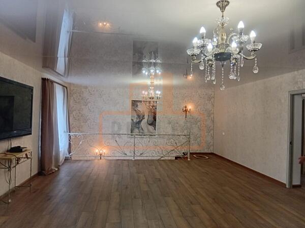 Дом с участком, 270 кв.м., , объект № 4567