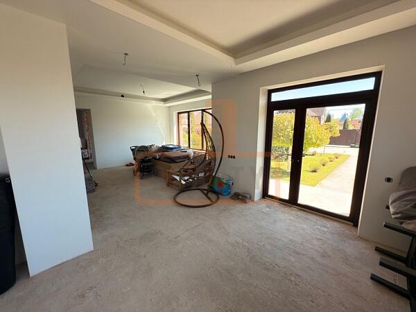 Дом с участком, 405 кв.м., , объект № 4770