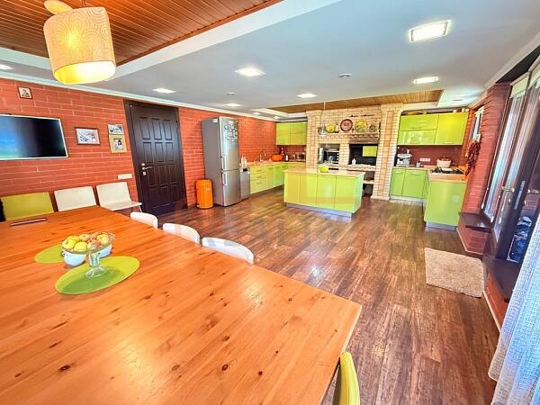 Дом с участком, 405 кв.м., , объект № 4770