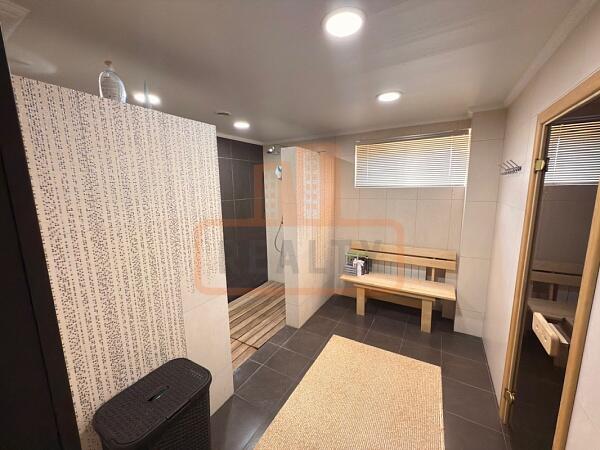 Дом с участком, 405 кв.м., , объект № 4770