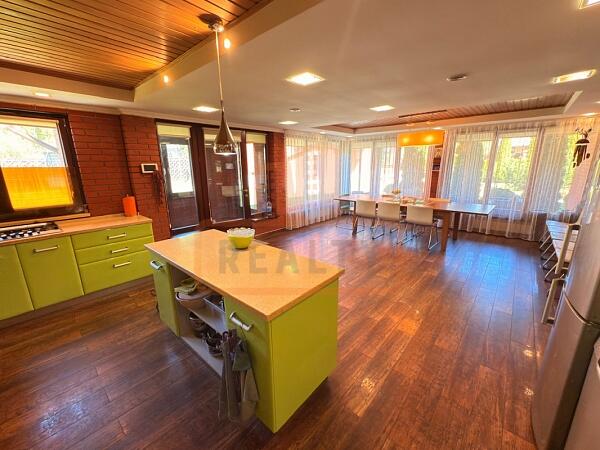 Дом с участком, 405 кв.м., , объект № 4770