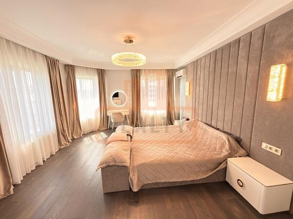 Дом, 380 кв.м., , объект № 4956