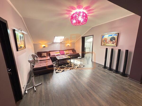 Дом с участком, 405 кв.м., , объект № 4770