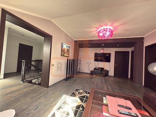 Дом с участком, 405 кв.м., , объект № 4770