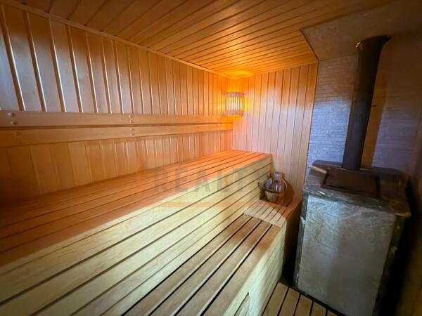 Дом с участком, 405 кв.м., , объект № 4770