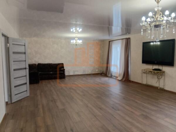 Дом с участком, 270 кв.м., , объект № 4567
